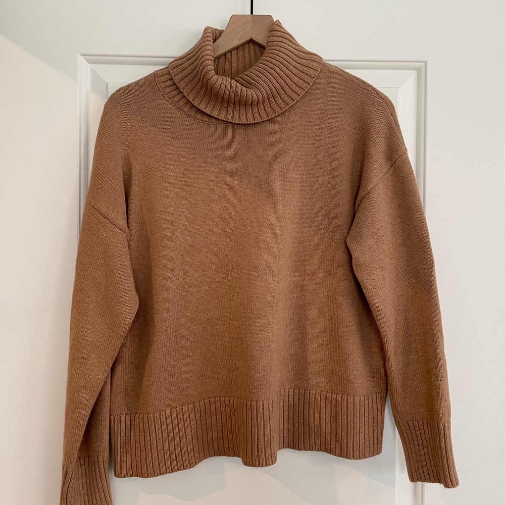 Gap turtleneck sweater